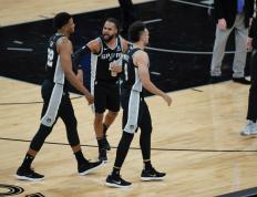 PG Soft Gaming-爵士客场战胜马刺，保持不败势头