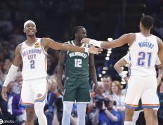 PG在线网站-雄鹿战胜活塞，米德尔顿砍下35分