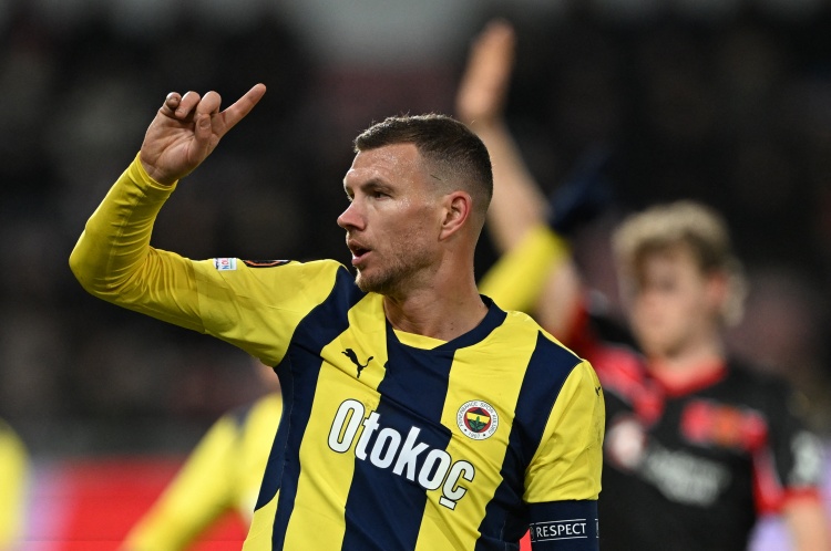 PG Soft Gaming-沙尔克前锋梅开二度,助球队逆转胜利