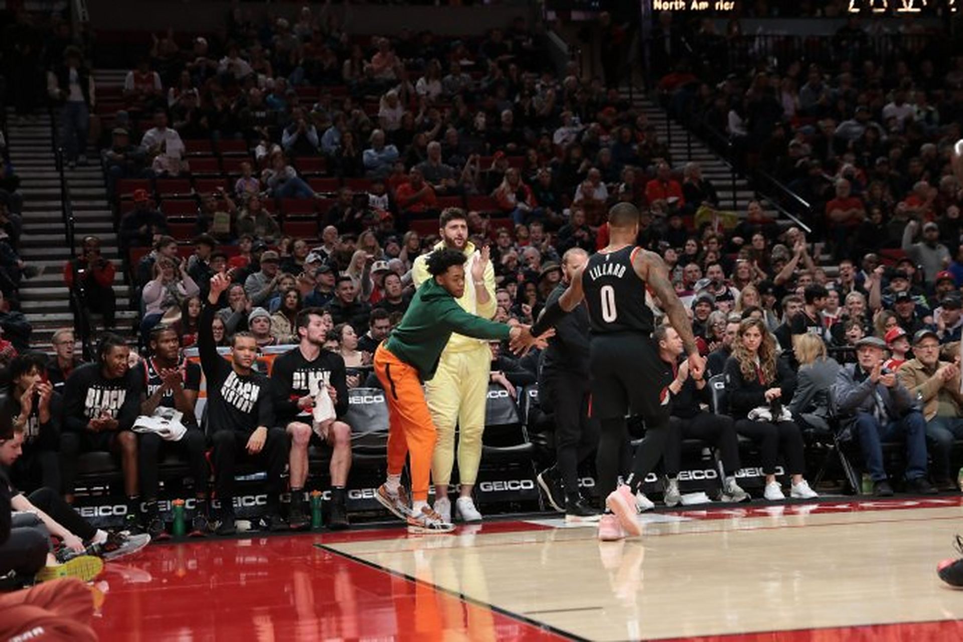 PG中国官网-开拓者胜火箭,利拉德砍下40分