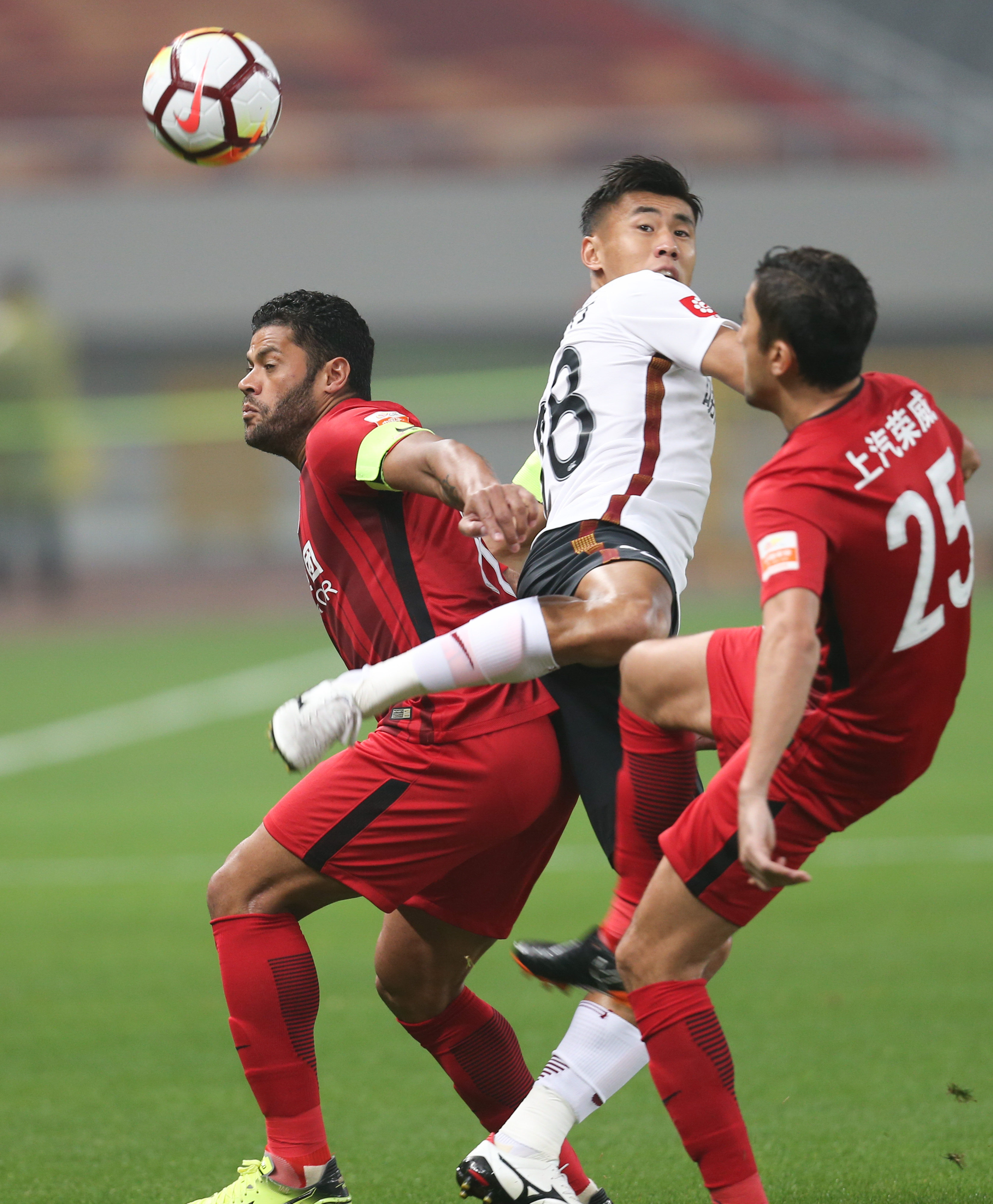 PG电子试玩官网-上海上港客场胜出青岛黄海,取得胜利