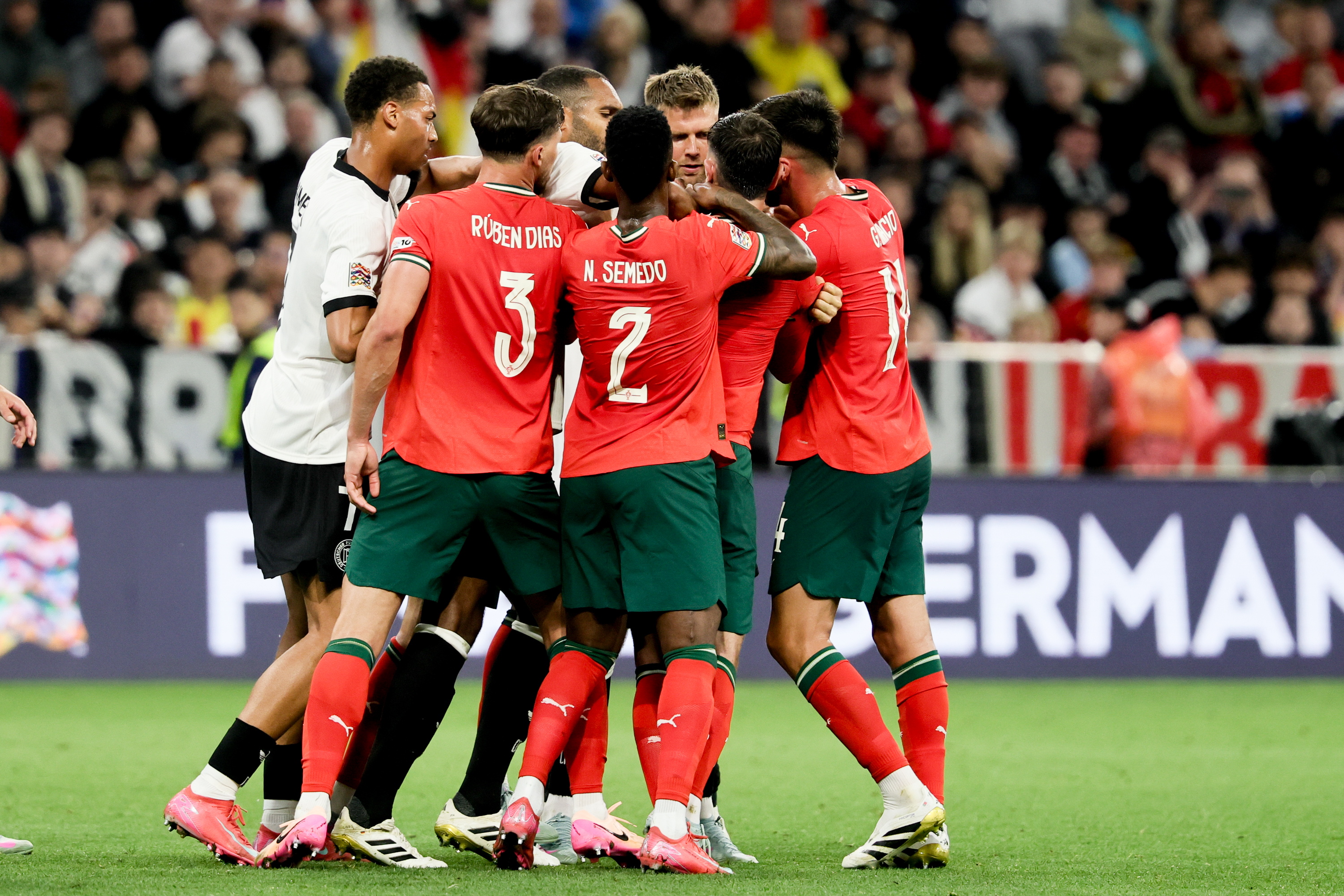 PG中国官网-包含紧逼奇袭!欧国联半决赛球队积极备战的词条